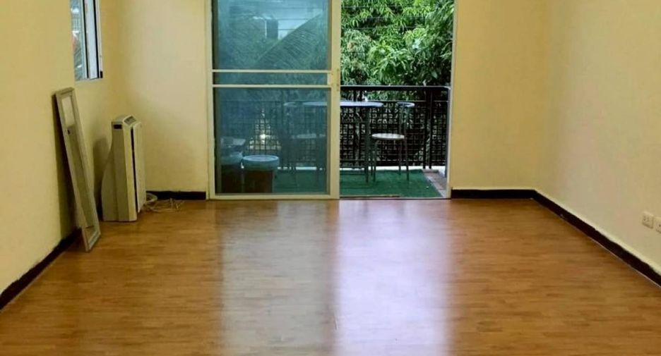 For sale 3 bed townhouse in Mueang Samut Sakhon, Samut Sakhon