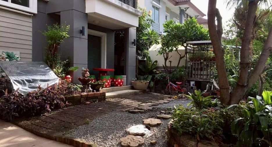 For sale 3 bed townhouse in Mueang Samut Sakhon, Samut Sakhon