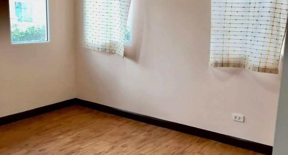 For sale 3 bed townhouse in Mueang Samut Sakhon, Samut Sakhon