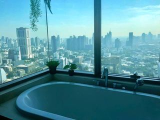 For rent 2 bed condo in Khlong Toei, Bangkok