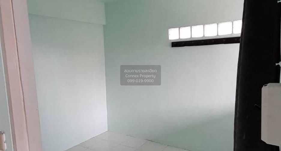 Casa adosada en alquiler de 4 habitaciones en Bang Sue, Bangkok