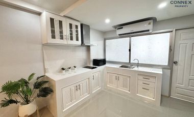 For rent 2 bed condo in Huai Khwang, Bangkok