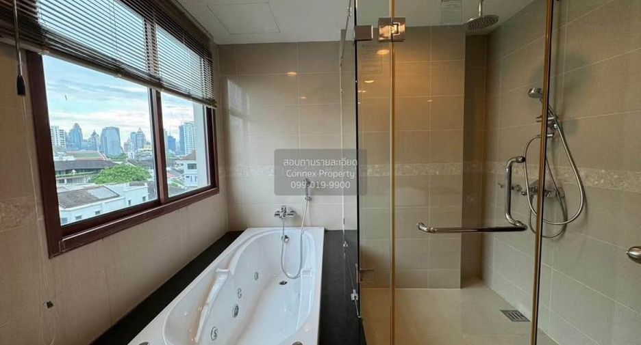 For rent 3 bedrooms condo in Khlong Toei, Bangkok