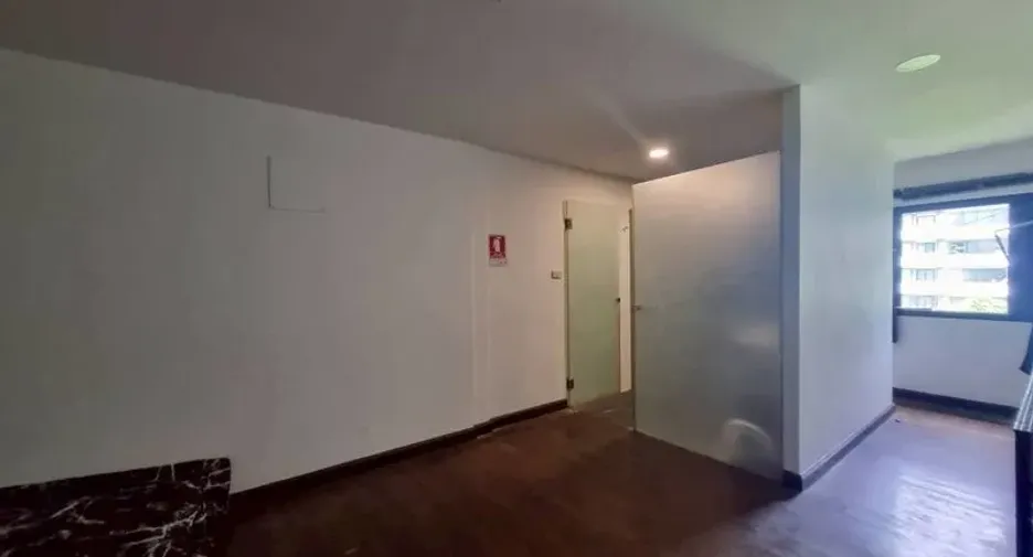 For rent and for sale 4 bedrooms retail Space in Watthana, Bangkok