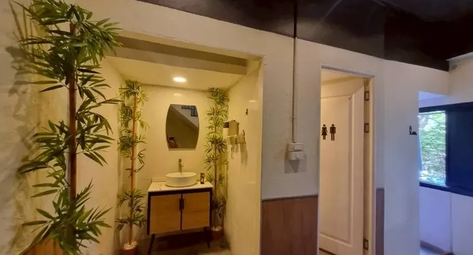 For rent and for sale 4 bedrooms retail Space in Watthana, Bangkok