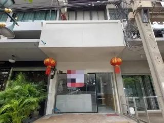 出租 和 出售 4 卧室 商业空间 在 Watthana, 曼谷