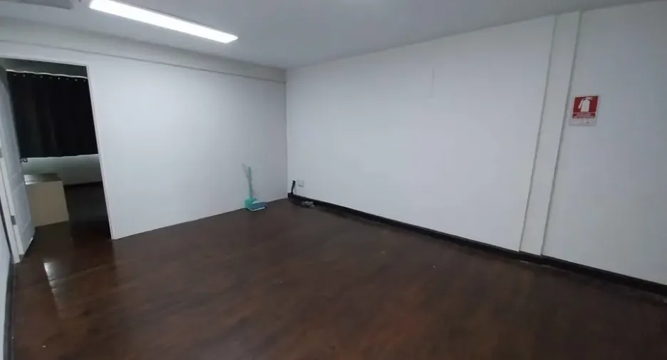 For rent and for sale 4 bedrooms retail Space in Watthana, Bangkok