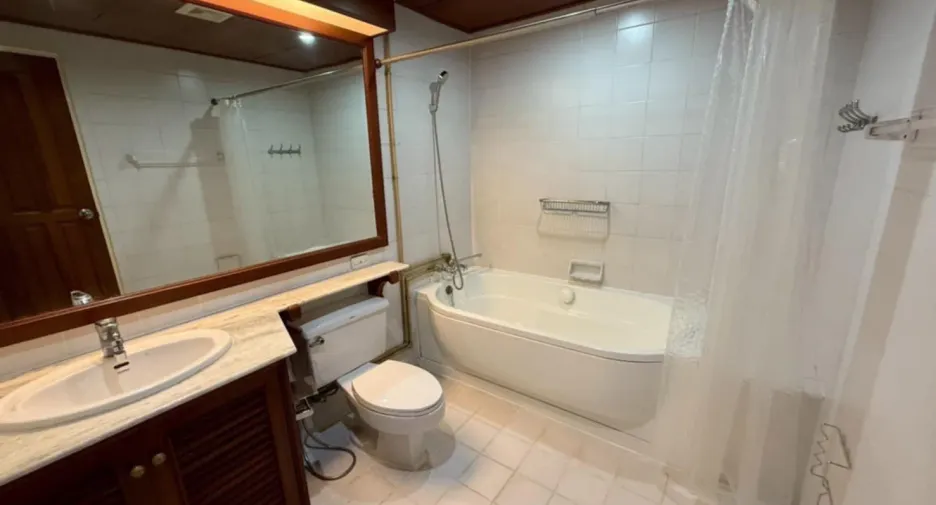 For rent 3 bed condo in Pak Kret, Nonthaburi