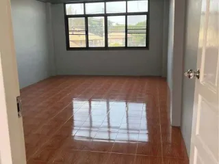 For rent 4 bed townhouse in Mueang Pathum Thani, Pathum Thani