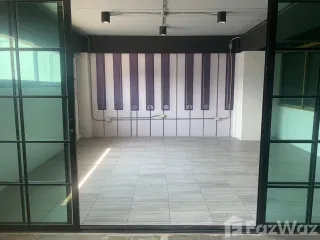 For sale 11 bed townhouse in Lat Lum Kaeo, Pathum Thani