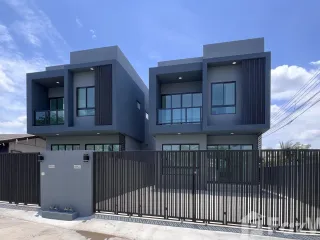 For sale 4 bed house in Mueang Nakhon Pathom, Nakhon Pathom