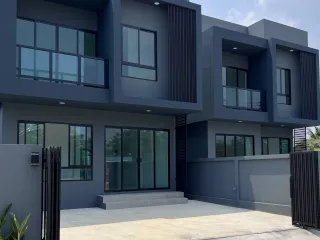 For sale 4 bed house in Mueang Nakhon Pathom, Nakhon Pathom