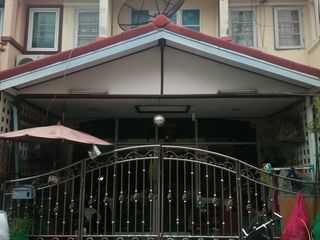 For sale 5 Beds townhouse in Mueang Samut Sakhon, Samut Sakhon