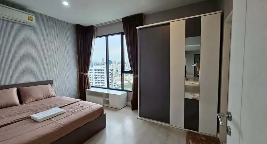 For rent 3 bed condo in Watthana, Bangkok
