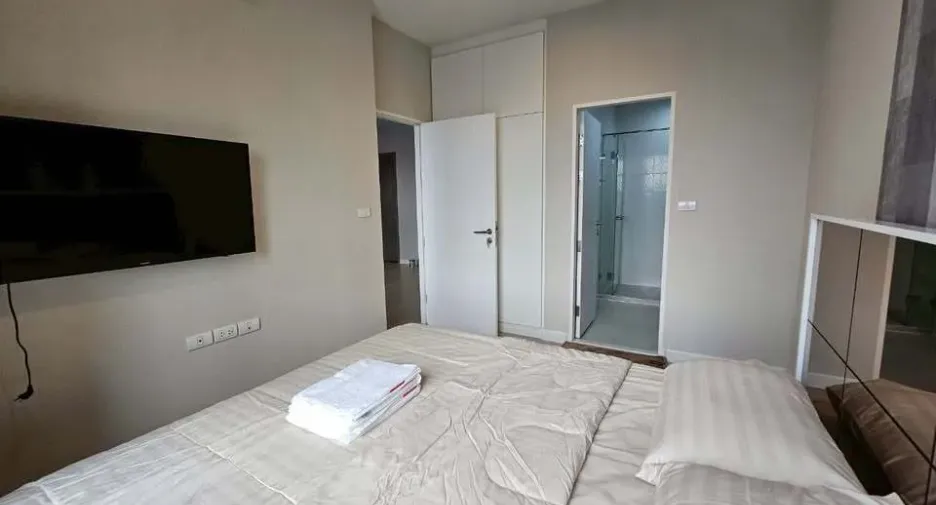 For rent 3 bed condo in Watthana, Bangkok
