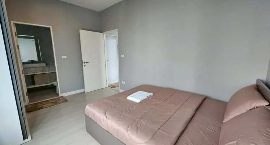 For rent 3 bed condo in Watthana, Bangkok