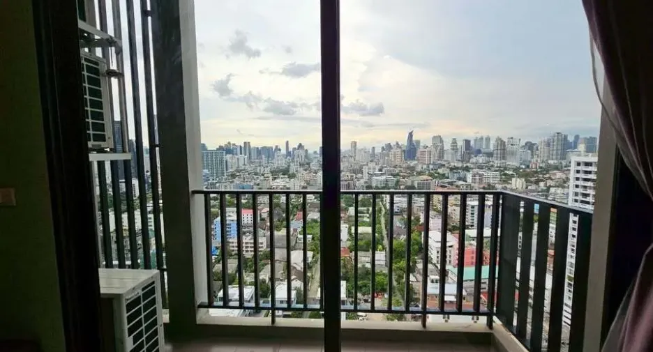 For rent 3 bed condo in Watthana, Bangkok