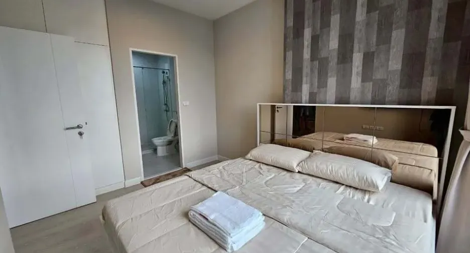 For rent 3 bed condo in Watthana, Bangkok