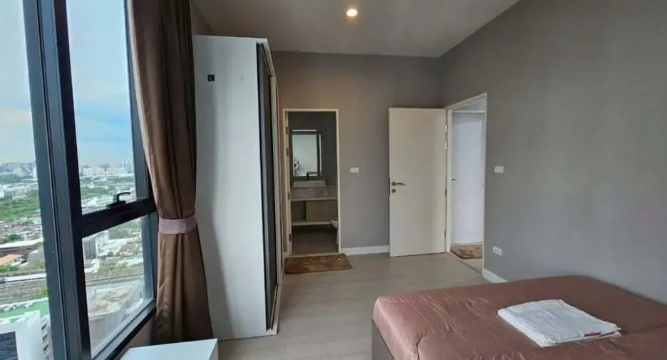 For rent 3 bed condo in Watthana, Bangkok