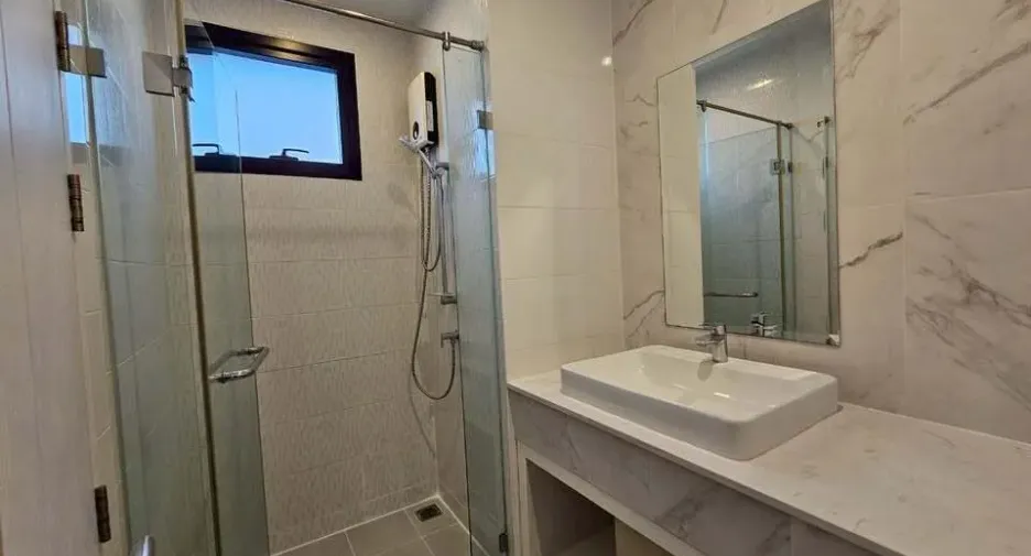 For rent 3 bed condo in Watthana, Bangkok