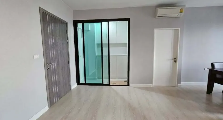 For rent 3 bed condo in Watthana, Bangkok