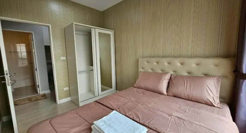For rent 3 bed condo in Watthana, Bangkok