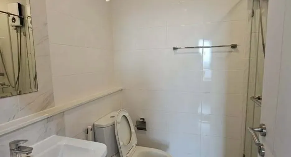For rent 3 bed condo in Watthana, Bangkok
