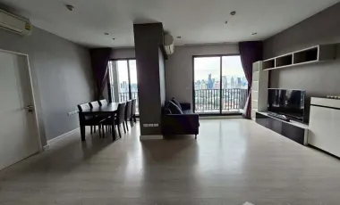 For rent 3 bed condo in Watthana, Bangkok