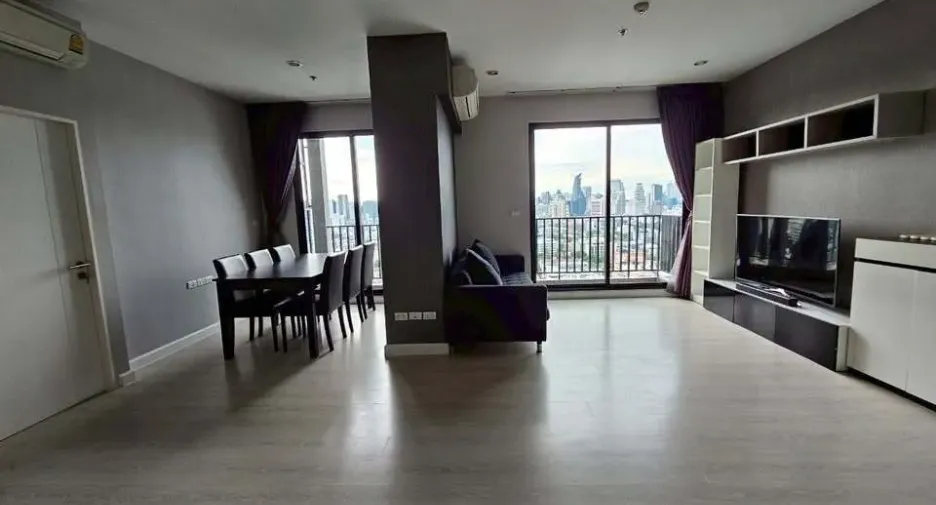 For rent 3 bed condo in Watthana, Bangkok