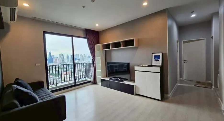 For rent 3 bed condo in Watthana, Bangkok