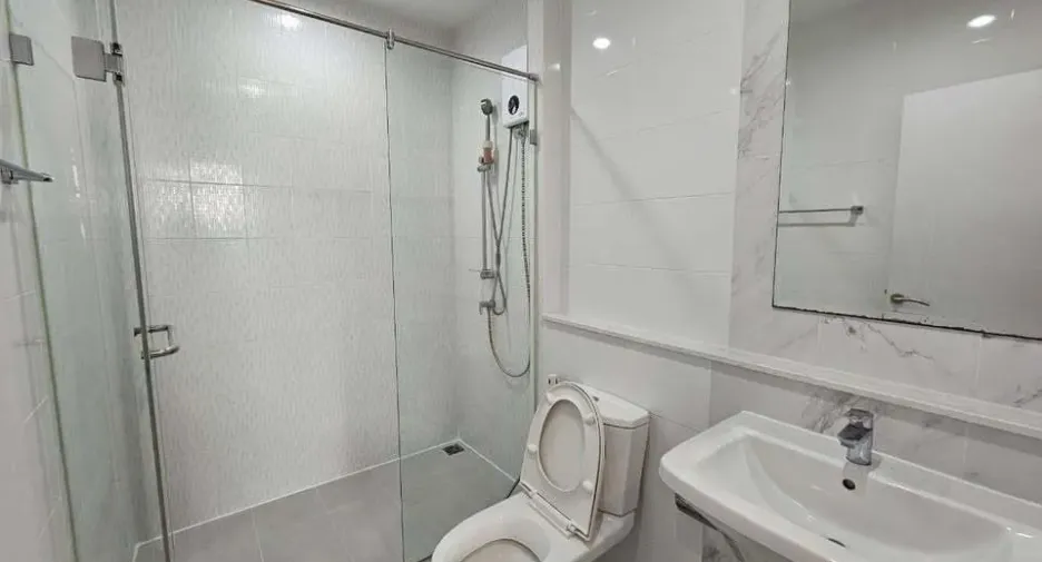 For rent 3 bed condo in Watthana, Bangkok