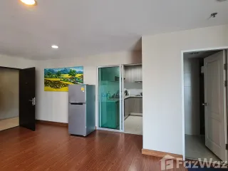 For sale 3 Beds condo in Huai Khwang, Bangkok