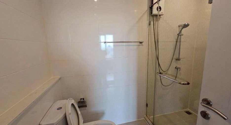 For rent 3 bed condo in Watthana, Bangkok
