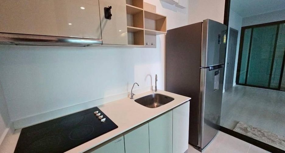 For rent 3 bed condo in Watthana, Bangkok