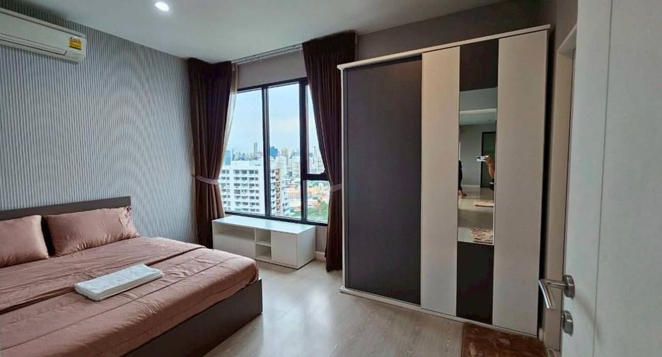 For rent 3 bed condo in Watthana, Bangkok