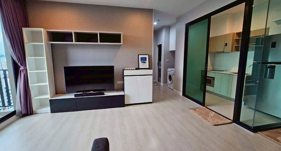 For rent 3 bed condo in Watthana, Bangkok