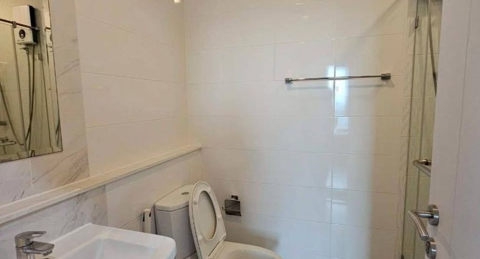 For rent 3 bed condo in Watthana, Bangkok