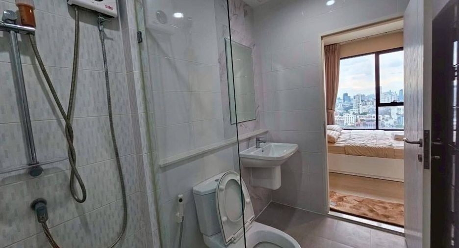 For rent 3 bed condo in Watthana, Bangkok