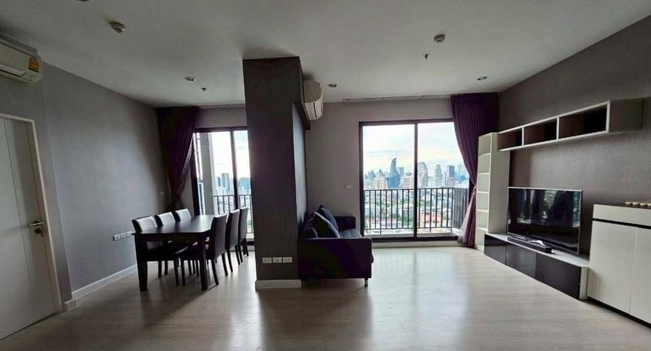 For rent 3 bed condo in Watthana, Bangkok