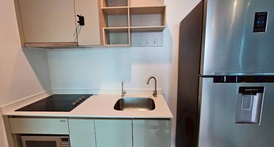 For rent 3 bed condo in Watthana, Bangkok