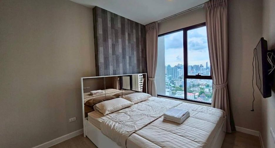 For rent 3 bed condo in Watthana, Bangkok