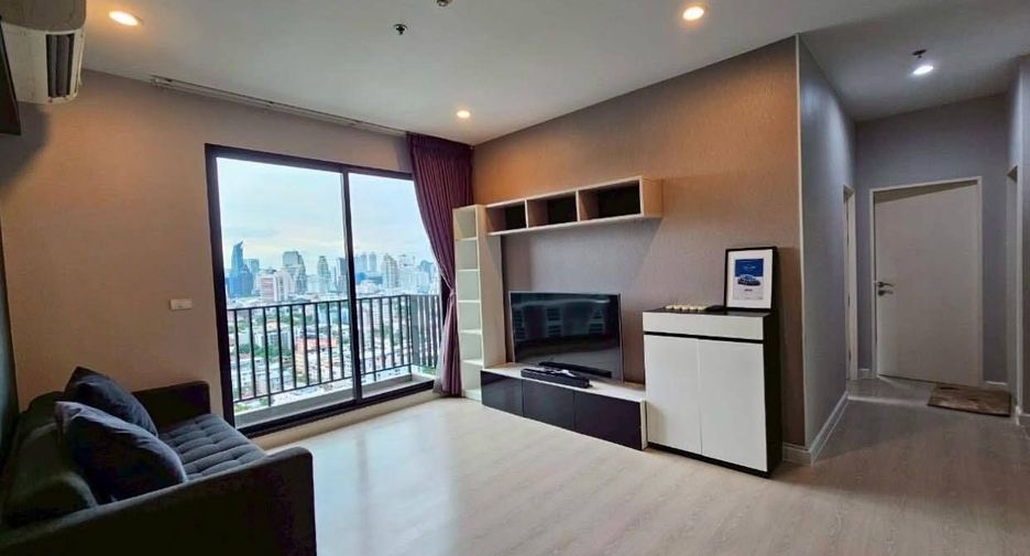 For rent 3 bed condo in Watthana, Bangkok