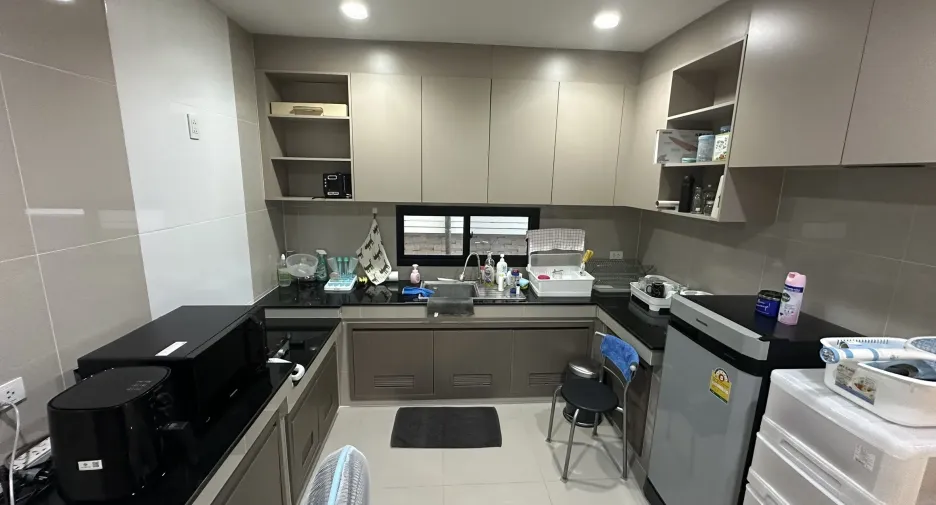 出租 4 卧室 独立屋 在 Lam Luk Ka, Pathum Thani