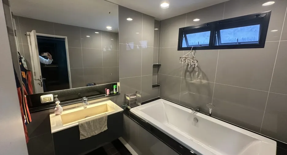 出租 4 卧室 独立屋 在 Lam Luk Ka, Pathum Thani