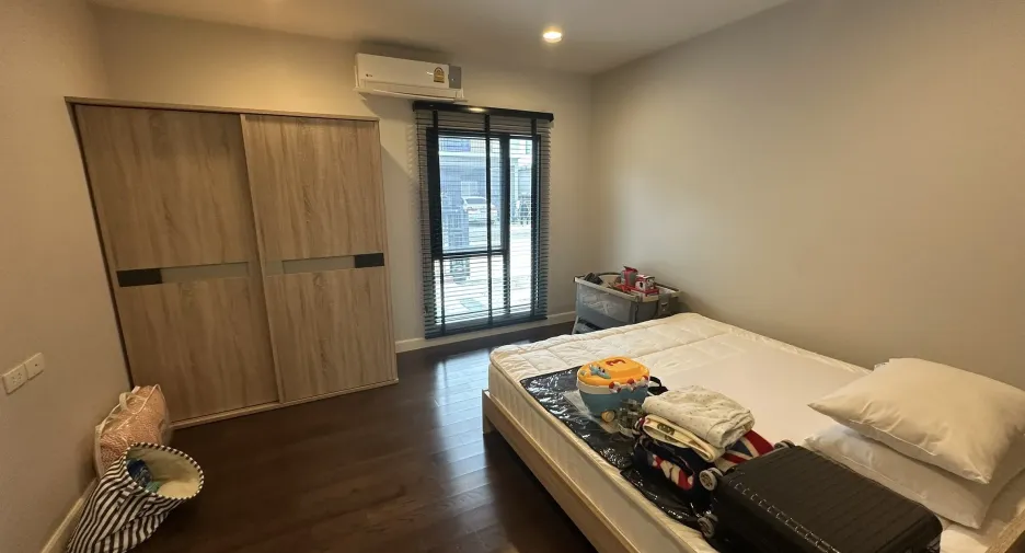 出租 4 卧室 独立屋 在 Lam Luk Ka, Pathum Thani