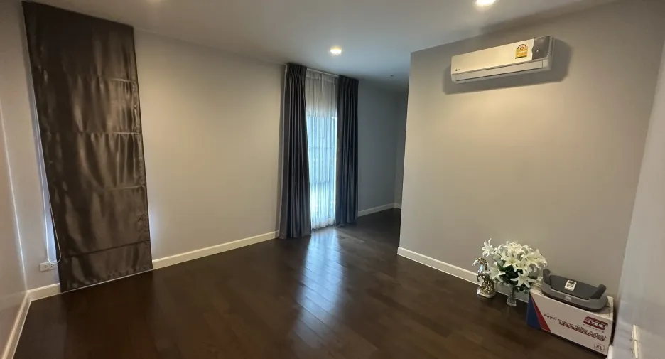 出租 4 卧室 独立屋 在 Lam Luk Ka, Pathum Thani