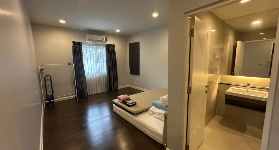 出租 4 卧室 独立屋 在 Lam Luk Ka, Pathum Thani