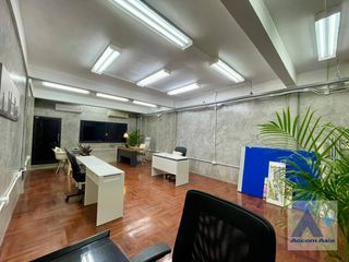 For rent 3 bed townhouse in Yan Nawa, Bangkok