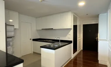 For rent 2 bed condo in Huai Khwang, Bangkok