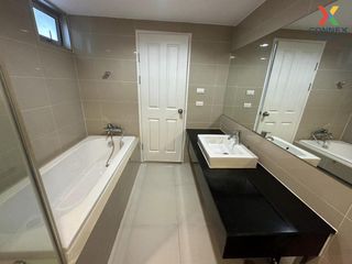For rent 3 bed condo in Huai Khwang, Bangkok
